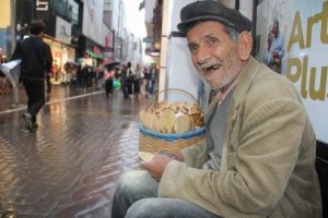 60 yıldır şimşir kaşık satıyor