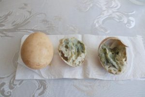 Bursa'da pazardan aldığı yumurta &ouml;yle bir hale geldi ki