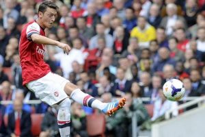 Mesut, asistlerine devam ediyor