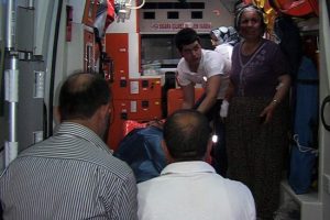 Şizofreni hastası dehşet sa&ccedil;tı: 2 yaralı