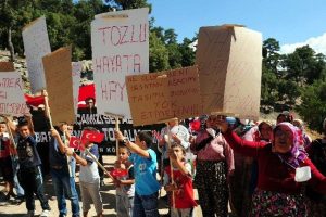 6 kişinin hayatını kaybettiği k&ouml;yde mermer ocağı protestosu