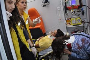 Kocaeli'de otomobil bariyerlere &ccedil;arptı: 1 &ouml;l&uuml;, 3 yaralı