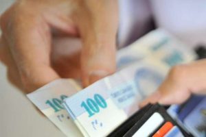 Kadın doktora k&uuml;fretti, 24 taksitle &ouml;deyecek!