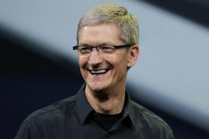 Tim Cook Twitter'a katıldı