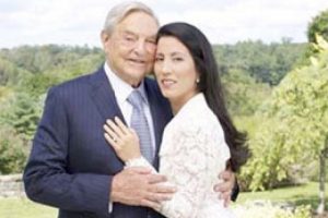 İşte Soros'un 41 yaş k&uuml;&ccedil;&uuml;k yeni eşi