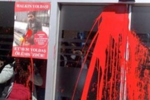 Ethem Sarıs&uuml;l&uuml;k davasına damga vuran peruk