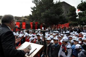 4 bin &ouml;ğrenciye tarih dersi