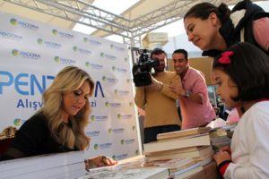 Hadise b&ouml;yle teşekk&uuml;r etti