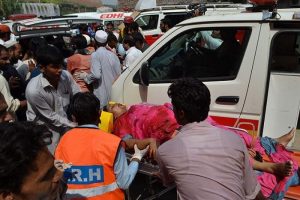 Pakistan'da &ouml;l&uuml; sayısı artıyor