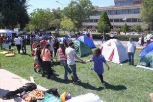 &Uuml;niversitede &ccedil;adırlı yurt eylemi