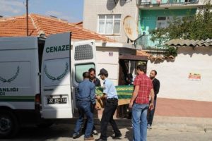 Bah&ccedil;esindeki su kuyusuna d&uuml;şt&uuml;