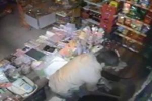 Parmak izlerini sildi kamerayı unuttu