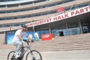 440 kilometre yolu bisiklette katetti