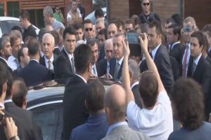 Erdoğan, kahvede vatandaşlarla sohbet etti