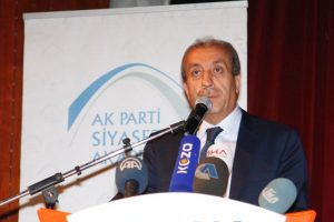 İlk ders zilini bakan &ccedil;aldı