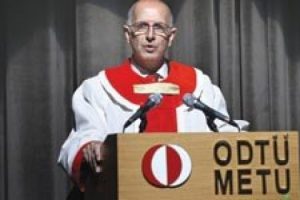 ODT&Uuml; Rekt&ouml;r&uuml;: Siz-biz ayrımını kaldırın