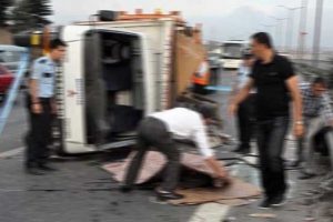 TEM'de feci kaza: 5 &ouml;l&uuml;