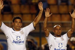 Ronaldo'dan Carlos'a &ouml;vg&uuml;