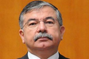 Bakan Yılmaz'dan personeline &ouml;d&uuml;l m&uuml; var?