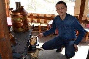 Ablasının mezarı başında kendini vurdu