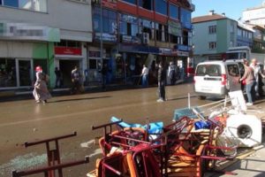 15 kadın garson gizlice kenti terk etti