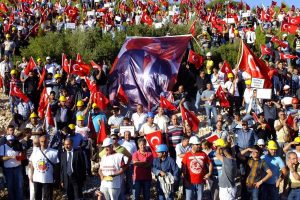 Seslerini duyurmak i&ccedil;in dağa &ccedil;ıktılar