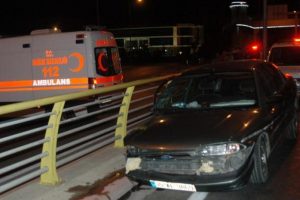 Alkoll&uuml; ve ehliyetsiz s&uuml;r&uuml;c&uuml; kaza yaptı