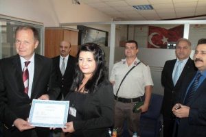 Başarılı tapu ve kadastro memurlarına takdir belgesi