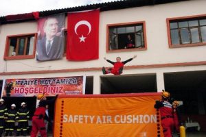 İtfaiye binasında yangın tatbikatı