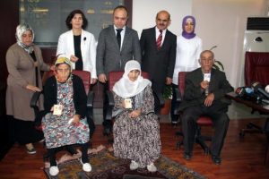 N&uuml;fus c&uuml;zdanlarına kavuştular