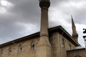 Asırlık tarihi minber yerine konuldu
