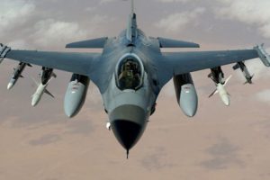 F-16 ilk kez pilotsuz u&ccedil;uruldu