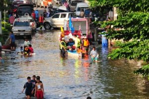 Tayland'da sel can aldı
