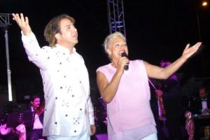 Zeki M&uuml;ren şarkılarıyla anıldı