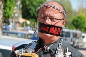 Almanya Konsolosluğu'nda "Duran Adam"