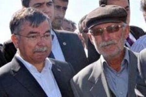 Bakan g&ouml;zyaşlarını tutamadı