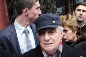 "Bug&uuml;n olsa yine imzalarım"