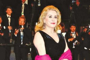 Fransız yıldıza '&ouml;m&uuml;rl&uuml;k' &ouml;d&uuml;l