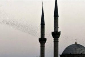 Ezan'ın yerine t&uuml;rk&uuml; &ccedil;alıyorlar