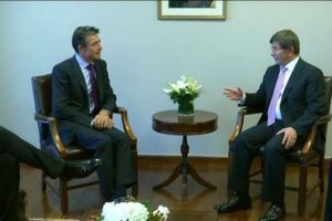 Davutoğlu Rasmussen'le g&ouml;r&uuml;şt&uuml;