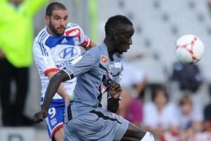 Lyon Ajaccio'ya &ccedil;arpıldı!