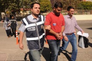 Anne ve oğluna dolandırıcılık g&ouml;zaltısı
