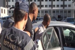 63 kokain kaps&uuml;l&uuml; yutan kurye b&ouml;yle yakalandı
