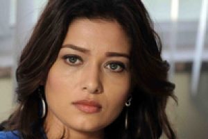 Nurg&uuml;l Yeşil&ccedil;ay servis muavininden fır&ccedil;a yedi...
