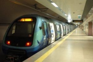 Metroda bulunan c&uuml;zdan şaşırttı