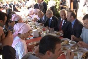İş&ccedil;ilerle yemek yedi