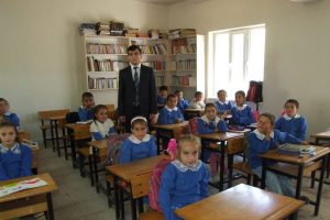 &Ouml;ğretmensiz k&ouml;ye &ouml;ğretmen geldi
