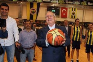 Yıldırım basketbol oynadı
