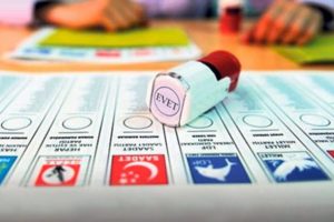 AK Parti'de y&uuml;zleri g&uuml;ld&uuml;ren son anket!