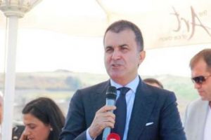 "Size a&ccedil;ık &ccedil;ek veriyorum"